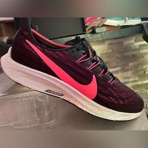 WOMENS NIKE PEGASUS 36 RUNNING SHOES 9 BLACK/HYPER PINK